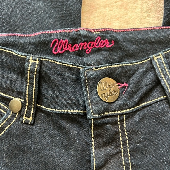 Women’s Wrangler Jeans - Picture 2 of 4